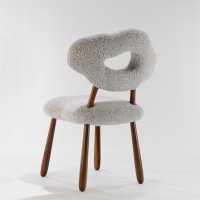 <a href="https://www.galeriegosserez.com/artistes/donnersberg-emma.html">Emma Donnersberg</a> - Cloud chair Stratus - Noyer/Ella